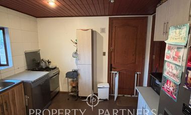 Amplia parcela en terreno plano con 2 casas