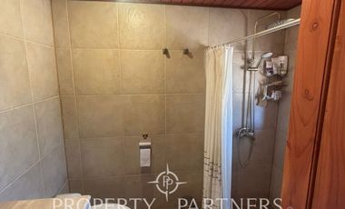 Amplia parcela en terreno plano con 2 casas