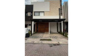 Casa moderna en VENTA en Residencial Arbolada con Jacuzzi