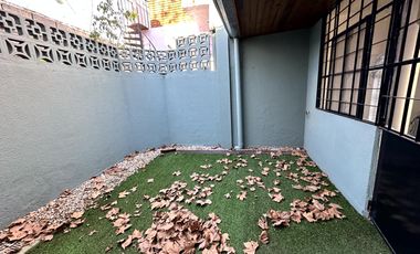 Casa tipo PH al frente a pasos de la estacion