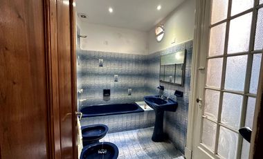 Casa tipo PH al frente a pasos de la estacion