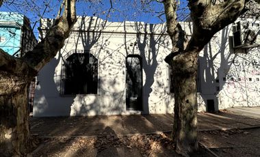 Casa tipo PH al frente a pasos de la estacion