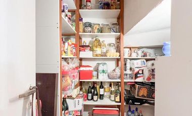 Chalet de 6 ambientes  c/ cochera en Pinos de Anchorena