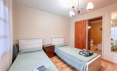 Chalet de 6 ambientes  c/ cochera en Pinos de Anchorena