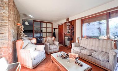 Chalet de 6 ambientes  c/ cochera en Pinos de Anchorena