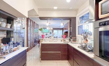 Chalet de 6 ambientes  c/ cochera en Pinos de Anchorena