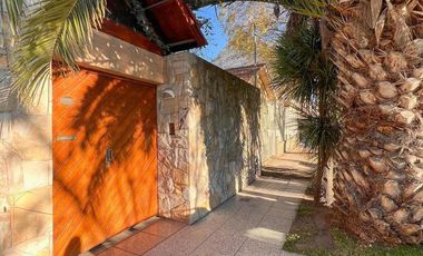 Chalet de 6 ambientes  c/ cochera en Pinos de Anchorena