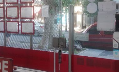 Local en el centro a metro de la estacion  Lanús Oeste