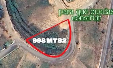 Terreno con vista a la montaña y mar