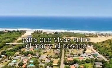 Terreno con vista a la montaña y mar