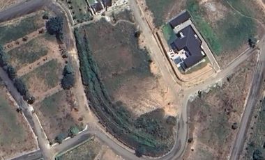 Terreno con vista a la montaña y mar