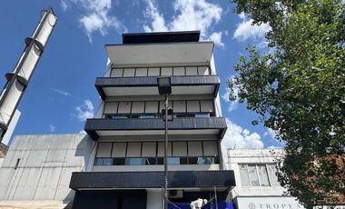 Edificio Comercial en Peatonal Belgrano