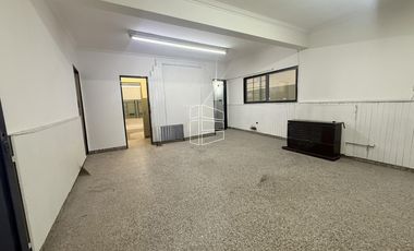 Alquiler- Depósito con Local/Oficina y departamento en zona Centro - A093