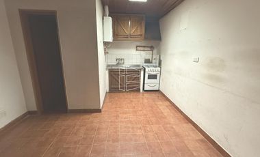 Venta - Depósito con Local/Oficina y departamento en zona Centro - L029