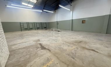 Alquiler- Depósito con Local/Oficina y departamento en zona Centro - A093