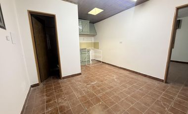 Alquiler- Depósito con Local/Oficina y departamento en zona Centro - A093
