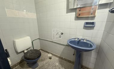 Alquiler- Depósito con Local/Oficina y departamento en zona Centro - A093
