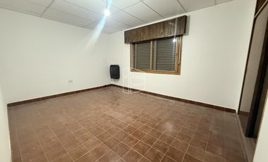 Alquiler- Depósito con Local/Oficina y departamento en zona Centro - A093