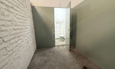 Alquiler- Depósito con Local/Oficina y departamento en zona Centro - A093