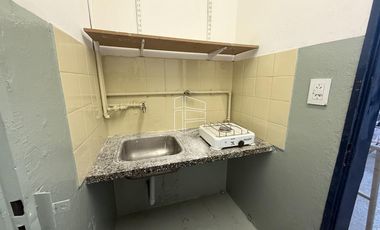 Alquiler- Depósito con Local/Oficina y departamento en zona Centro - A093