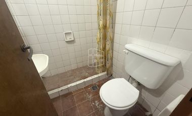 Alquiler- Depósito con Local/Oficina y departamento en zona Centro - A093