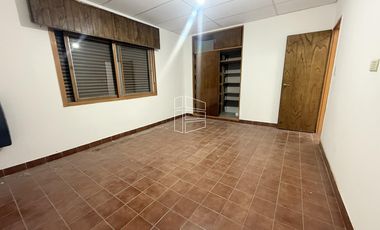 Alquiler- Depósito con Local/Oficina y departamento en zona Centro - A093