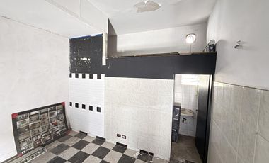 Local en ALQUILER con vidriera y baño - Wilde