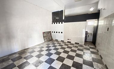 Local en ALQUILER con vidriera y baño - Wilde