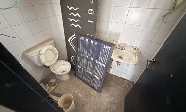 Local en ALQUILER con vidriera y baño - Wilde