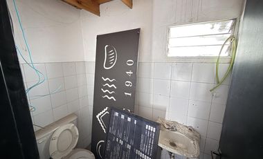 Local en ALQUILER con vidriera y baño - Wilde