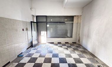 Local en ALQUILER con vidriera y baño - Wilde