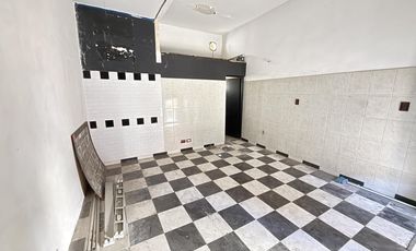 Local en ALQUILER con vidriera y baño - Wilde