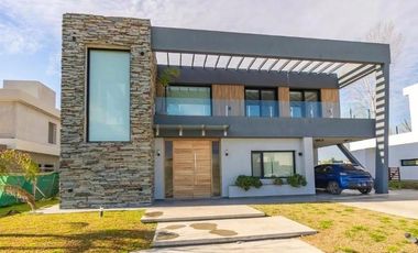 Casa en Venta Terralagos – 4 AMB  + Pileta - SECTOR LAGUNA