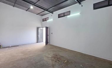 AMPLIO DEPOSITO EN ALQUILER EN BARRIO SAN CICENTE!!!