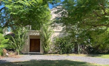 Casa en alquiler anual en barrio Santa Catalina - Villanueva