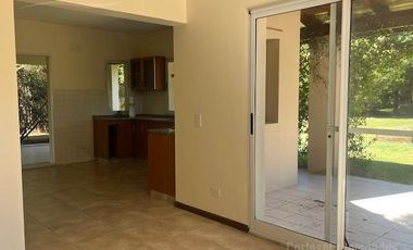 Casa en alquiler anual en barrio Santa Catalina - Villanueva