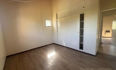 Casa en alquiler anual en barrio Santa Catalina - Villanueva