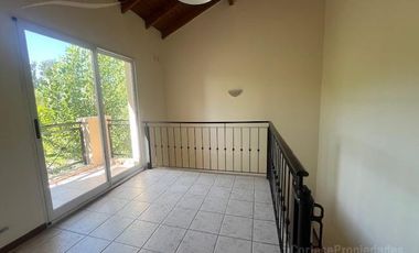 Casa en alquiler anual en barrio Santa Catalina - Villanueva