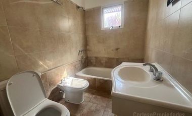 Casa en alquiler anual en barrio Santa Catalina - Villanueva