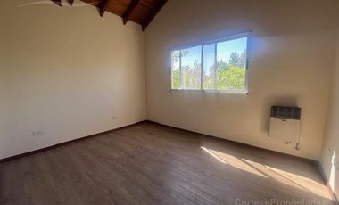 Casa en alquiler anual en barrio Santa Catalina - Villanueva