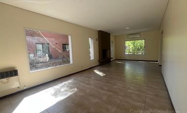 Casa en alquiler anual en barrio Santa Catalina - Villanueva