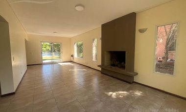 Casa en alquiler anual en barrio Santa Catalina - Villanueva