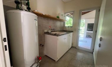 Casa en alquiler anual en barrio Santa Catalina - Villanueva