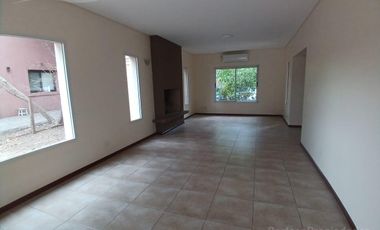 Casa en alquiler anual en barrio Santa Catalina - Villanueva