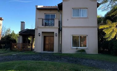 Casa en alquiler anual en barrio Santa Catalina - Villanueva