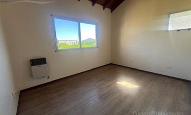 Casa en alquiler anual en barrio Santa Catalina - Villanueva