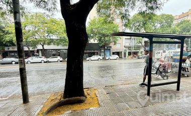 Excelente local en plena Av. Rivadavia – Villa Luro (¡Sin expensas!)