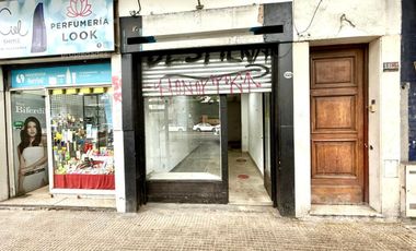 Excelente local en plena Av. Rivadavia – Villa Luro (¡Sin expensas!)