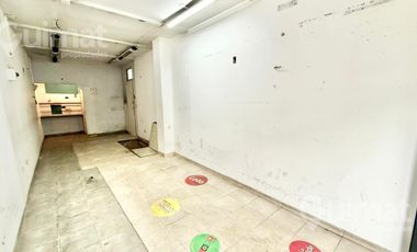 Excelente local en plena Av. Rivadavia – Villa Luro (¡Sin expensas!)