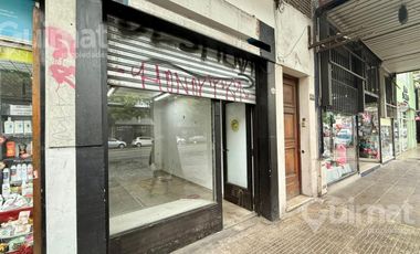 Excelente local en plena Av. Rivadavia – Villa Luro (¡Sin expensas!)